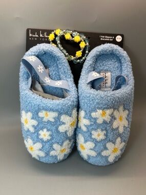 Nicole Miller Girls Blue Daisy Slippers & Bracelet Set size 9/10 NEW